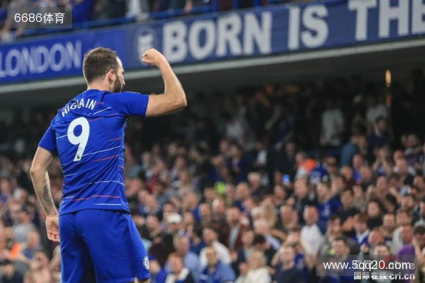 懂球妹采访：她是切尔西球迷，最喜欢阿扎尔和坎特